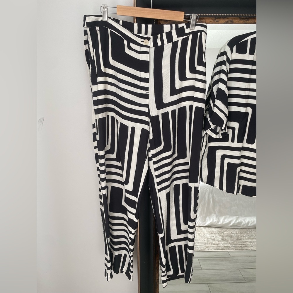 H&M Black & White Abstract Patterned Set - Picture 7 of 7